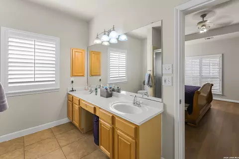 Bath - 5903 Brook Fls, Windcrest, TX 78239 photo 4 of 4