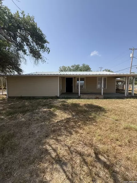 505 S 5th St, Carrizo Springs, TX 78834