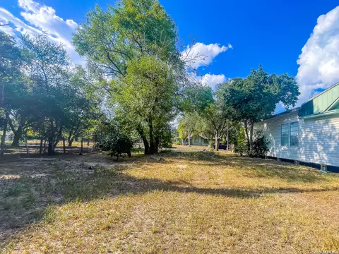 Exterior - 302 E Carter St, Beeville, TX 78102 photo 4 of 4