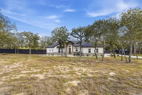 1196 County Road 319, La Vernia, TX 78121