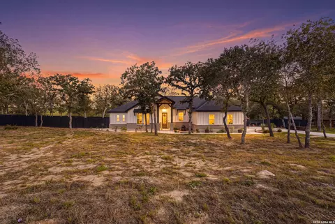 1196 County Road 319, La Vernia, TX 78121