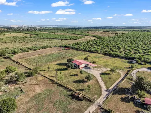 1509 Engel Rd, Marion, TX 78124