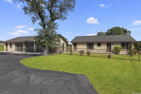 545 Highgate Dr, Bandera, TX 78003