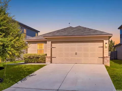7237 Yucca Pl, San Antonio, TX 78253