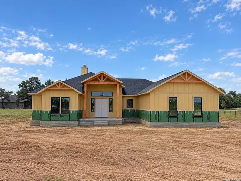 123 Pradera Ridge Dr, Floresville, TX 78114