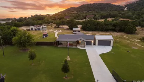 526 Cheyenne Trl, Pipe Creek, TX 78063
