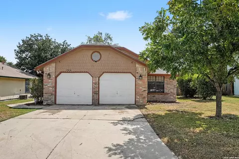 11416 Hatchet Pass Dr, San Antonio, TX 78245