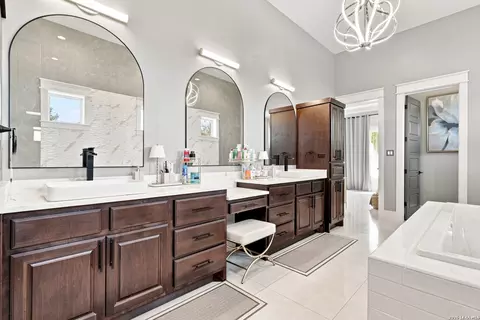 Bath - 14906 Somerset, Von Ormy, TX 78073 photo 4 of 8