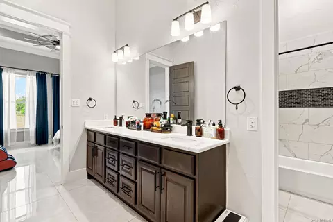 Bath - 14906 Somerset, Von Ormy, TX 78073 photo 7 of 8