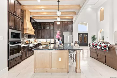 Kitchen - 14906 Somerset, Von Ormy, TX 78073 photo 2 of 3