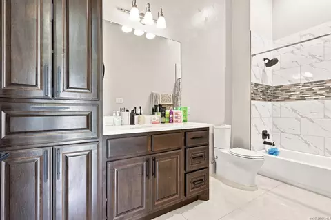 Bath - 14906 Somerset, Von Ormy, TX 78073 photo 6 of 8