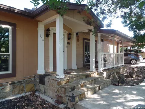 158 Oak Valley Dr, Lakehills, TX 78063