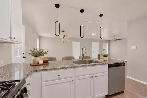 Kitchen - 6534 Level Flt, Converse, TX 78109 photo 2 of 3