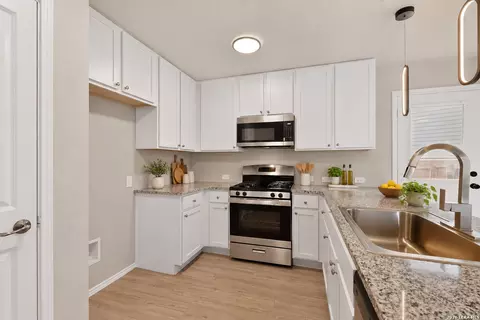 Kitchen - 6534 Level Flt, Converse, TX 78109 photo 3 of 3
