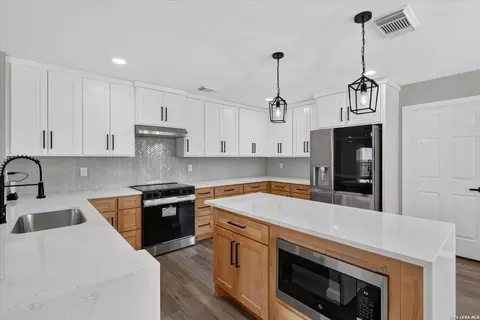 7143 Valewood Vw, San Antonio, TX 78240