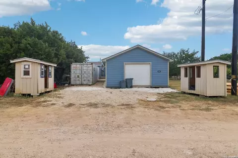 291 Nacona Dr, Bandera, TX 78003