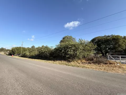 241 County Road 6852, Lytle, TX 78052 photo 2