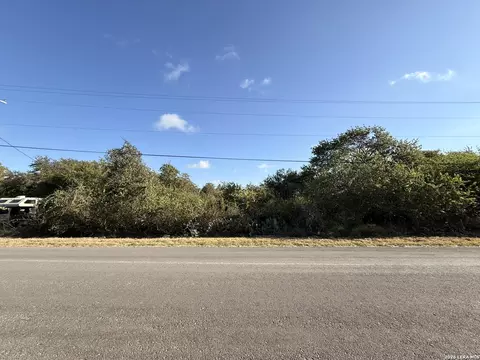 241 County Road 6852, Lytle, TX 78052 photo 4