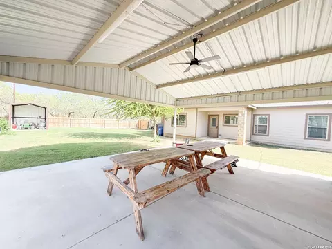 Exterior - 300 Bluebonnet Ave, Devine, TX 78016 photo 8 of 10