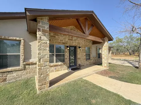 Exterior - 300 Bluebonnet Ave, Devine, TX 78016 photo 4 of 10