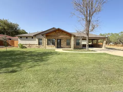 Exterior - 300 Bluebonnet Ave, Devine, TX 78016 photo 2 of 10