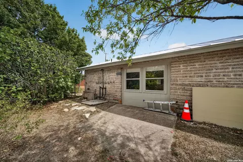 Exterior - 11 Main St, Blanco, TX 78606 photo 5 of 8