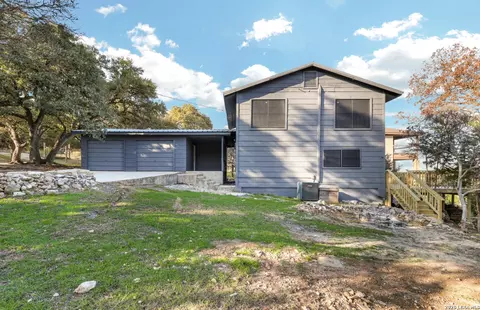 1122 Oakridge Ln, Canyon Lake, TX 78133