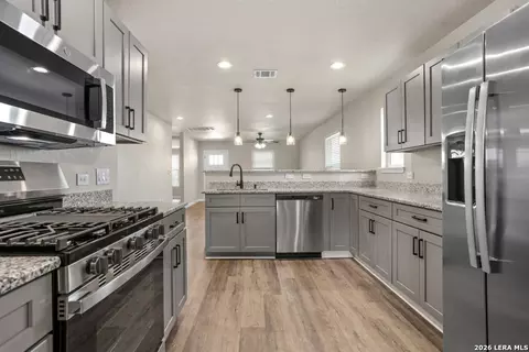 4711 Vaquero Crk, Von Ormy, TX 78073 photo 10