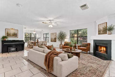 14318 Cougar Trl, San Antonio, TX 78230