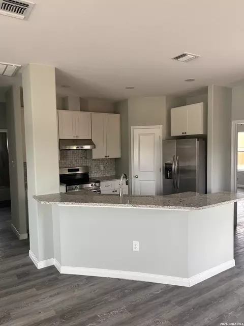 604 Mustang Cir, Nixon, TX 78140