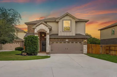 1310 Oriole Ct, San Antonio, TX 78245