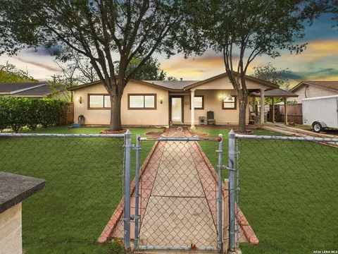 5530 Knoll Krest Dr, San Antonio, TX 78242