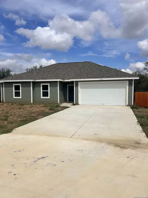 608 Mustang Cir, Nixon, TX 78140