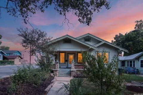 1039 W Russell Pl, San Antonio, TX 78212