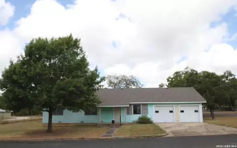 610 N Pine St, Fredericksburg, TX 78624