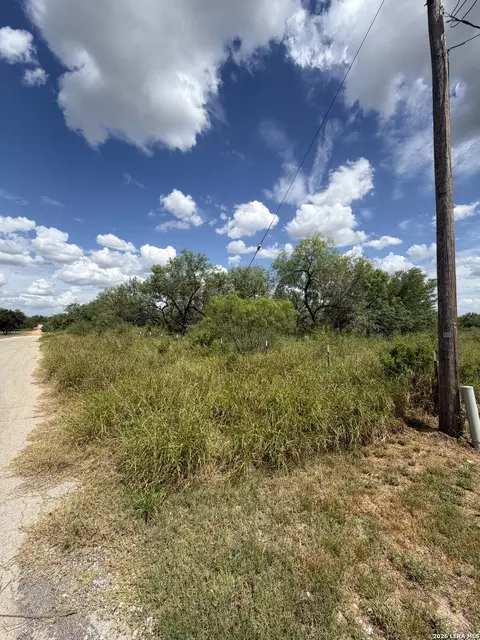 307 Bluebonnet, Devine, TX 78016 photo 14