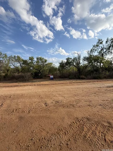 307 Bluebonnet, Devine, TX 78016 photo 8