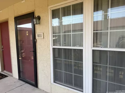 8702 Village Dr #811, San Antonio, TX 78217
