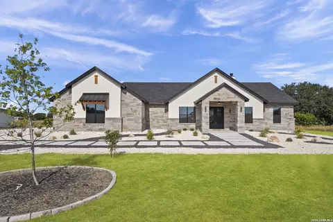 344 Buckskin Trl, Bandera, TX 78003