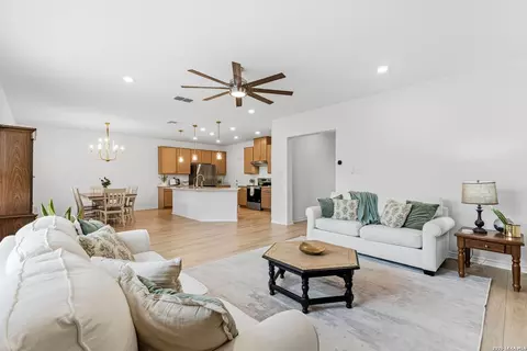 106 E Low Cascade Dr, Boerne, TX 78006