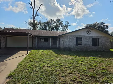 512 High Mdw, Pleasanton, TX 78064