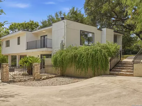 568 W Quill Dr, San Antonio, TX 78228