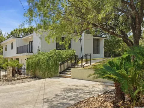 568 W Quill Dr, San Antonio, TX 78228