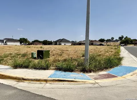 802 Ceniza Dr, Eagle Pass, TX 78852 photo 3