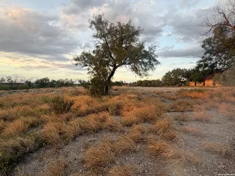 875 Ritchie, Eagle Pass, TX 78852 photo 2