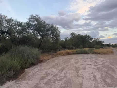 875 Ritchie, Eagle Pass, TX 78852 photo 3