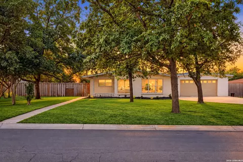 100 Riviera Dr, Castle Hills, TX 78213