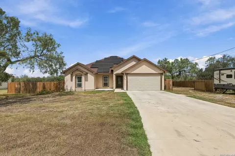530 County Road 3823, San Antonio, TX 78253
