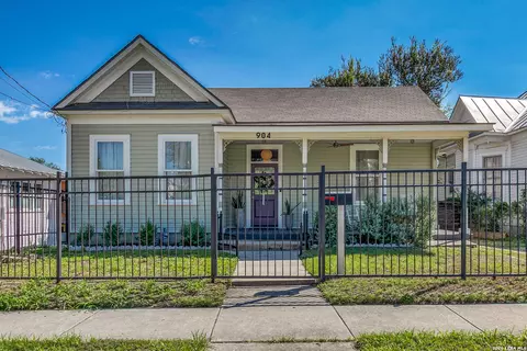 904 N Pine St, San Antonio, TX 78202