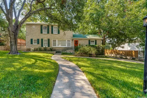 204 Ridgemont Ave, Terrell Hills, TX 78209